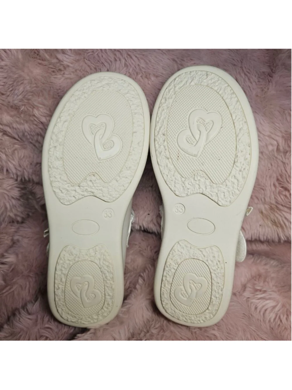 Apawwa White Patent Leather Girls Mary Jane Shoes with Pearl and Lace Strap